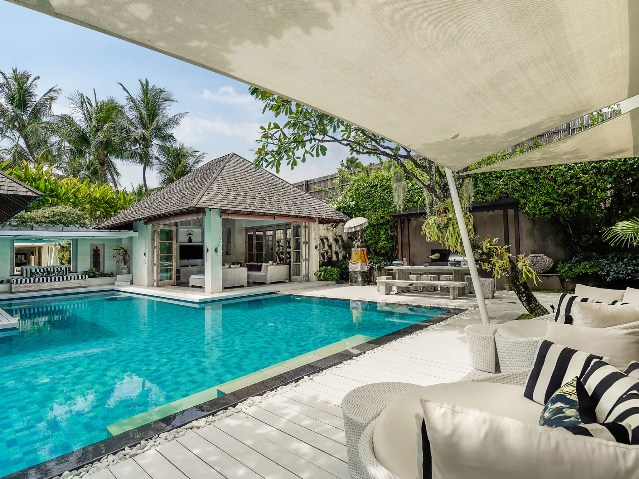 Villa Jajaliluna - alfresco dining